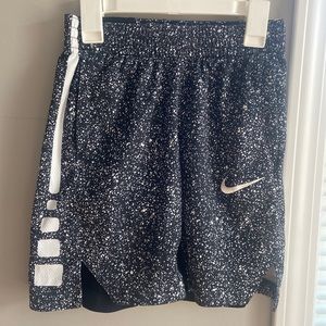 Nike dry fit shorts, girls and boys fit, in good condition, black and white